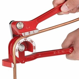 خم کردن لوله مسی با استفاده از ابزار لوله‌خم‌کن