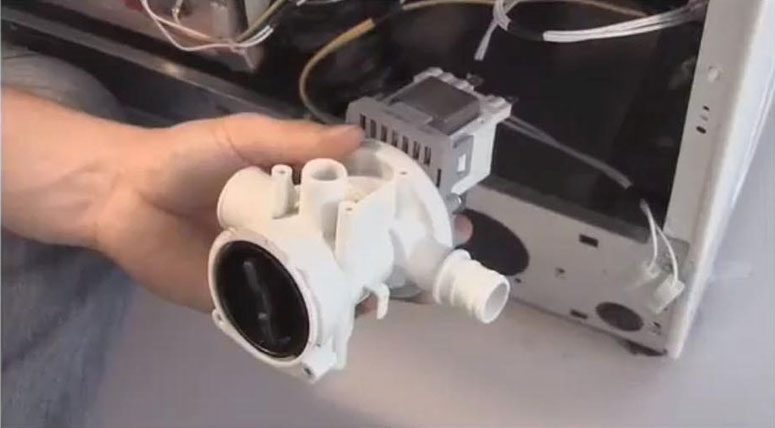 گرفتگی پمپتخلیه دلیل اصلی تخلیه نشدن آب ماشین لباسشویی