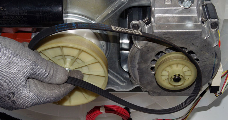 عدم تخلیه آب ماشین لباسشویی به علت پارگی تسمه