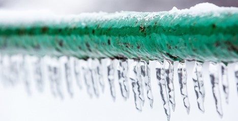 یخ زدن لوله‌ها دلیل گرم نشدن آب پکیج