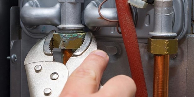 گرم نشدن آب پکیج به‌خاطر نشتی