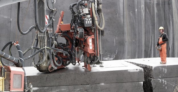 استخراج سنگ طبیعی