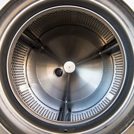 قرار گرفتن یک جسم بین آبکش و دیگ ماشین لباسشویی