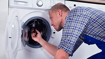 ۷ دلیل تخلیه نشدن درست آب از ماشین لباسشویی
