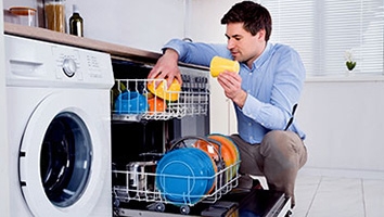 ۱۶ علت تمیز نشستن ماشین ظرفشویی و راه حل آن