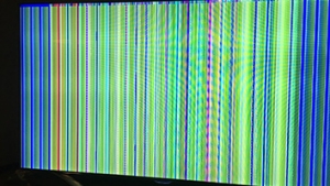 آموزش دلایل خطوط عمودی روی صفحه تلویزیون و راه&zwnj;حل برطرف کردن آن